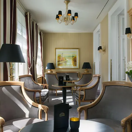 Отель Am Jaegertor 4*